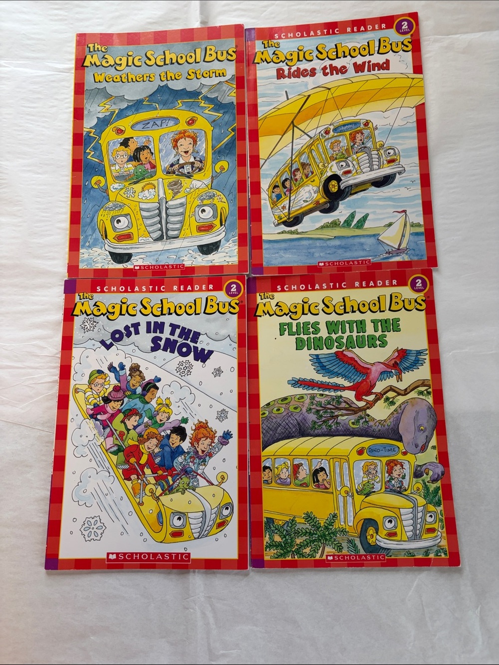 The Magic School Bus Scholastic Books Lot - Picture 3 of 3